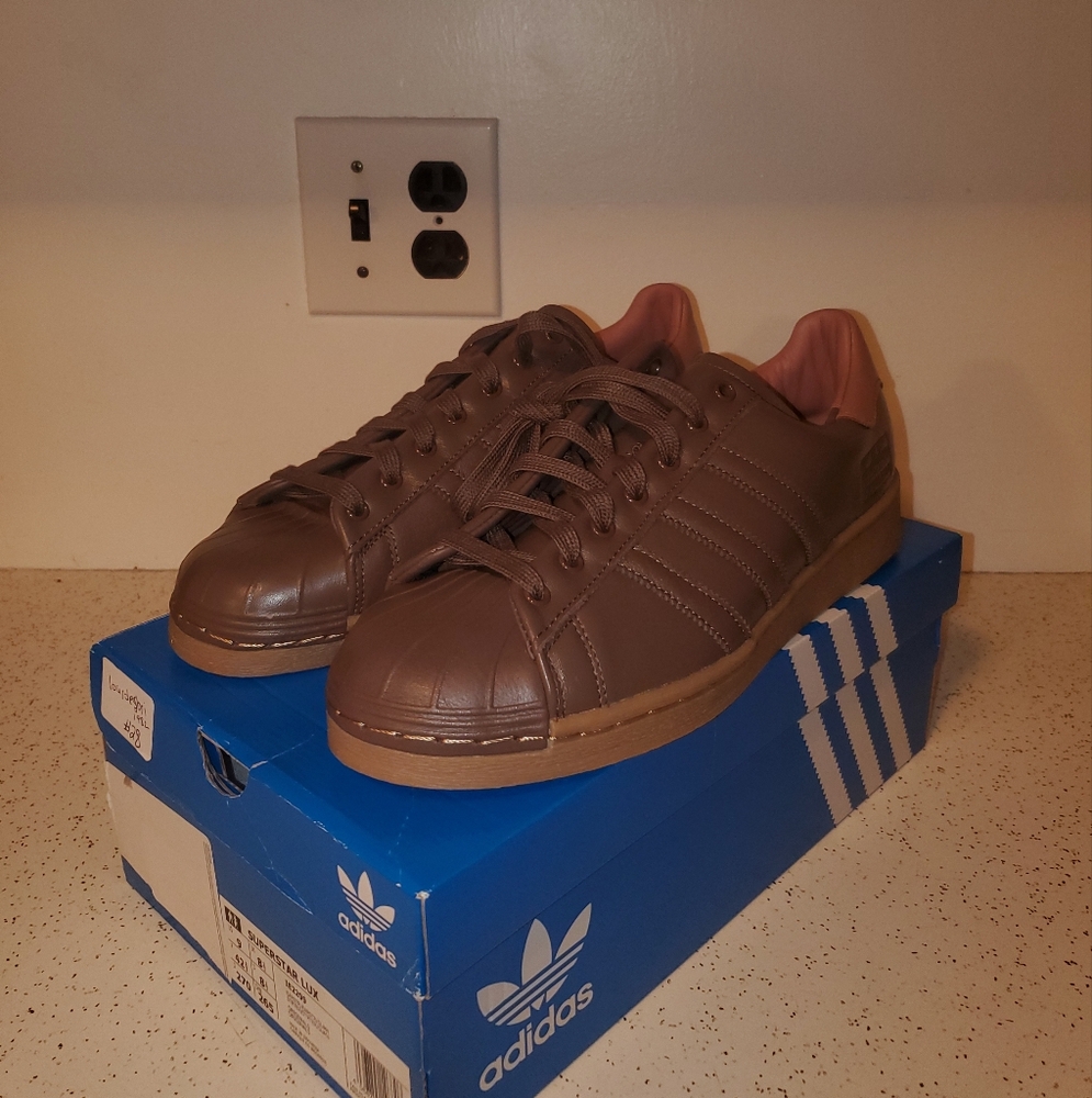 MENS 9 = WOMENS 10 - ADIDAS SUPERSTAR LUX. LEATHER SHELL TOE. BRAND NEW IN BOX.